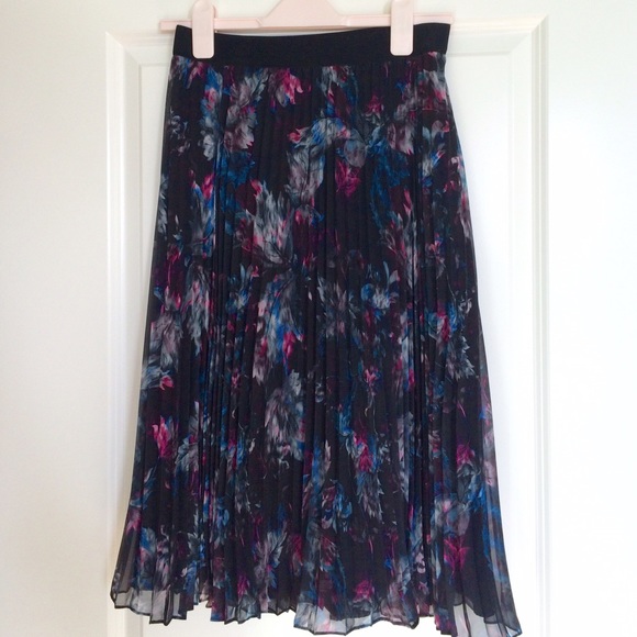 Chelsea28 Pleated Midi Skirt - Picture 2 of 4